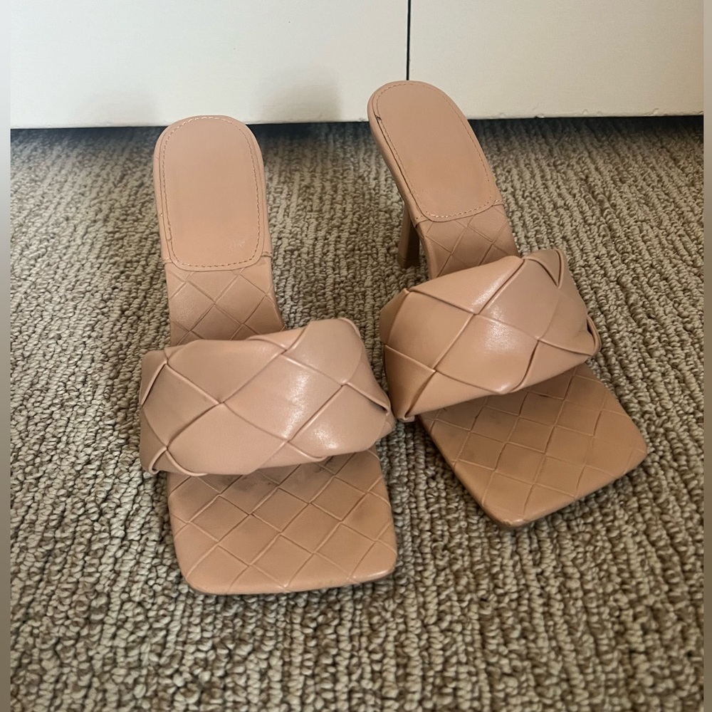 Braided sandals in beige